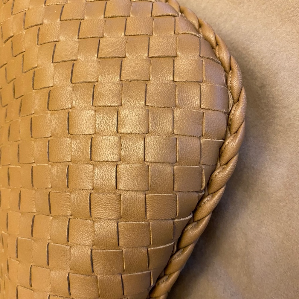 Botegga Veneta Handbag. - Picture 2 of 5